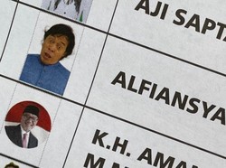 KPU Jabar Komentari Foto Nyeleneh Komeng di Surat Suara DPD RI