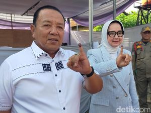 Gubernur Lampung Arinal Pakai Kemeja Putih Saat Mencoblos: Ora Kotor