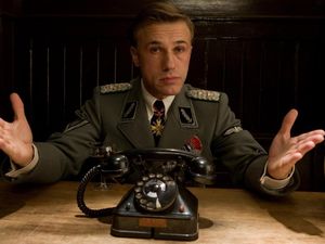 Inglourious Basterds dan Penampilan Si Pemburu Yahudi Inglourious Basterds dan Penampilan Si Pemburu Yahudi