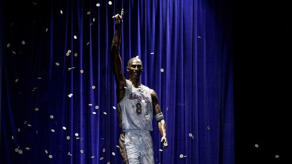 Kenang Sang Legenda, LA Lakers Luncurkan Patung Kobe Bryant