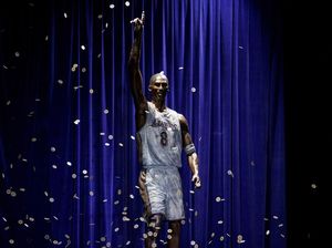 Kenang Sang Legenda, LA Lakers Luncurkan Patung Kobe Bryant Kenang Sang Legenda, LA Lakers Luncurkan Patung Kobe Bryant