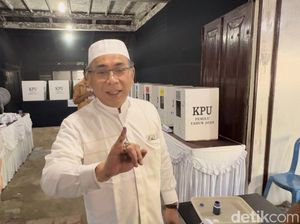 Harapan Ketum PBNU Gus Yahya Usai Nyoblos di TPS 003 Leteh Harapan Ketum PBNU Gus Yahya Usai Nyoblos di TPS 003 Leteh