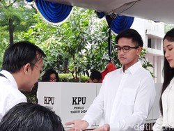 Kaesang dan Istri Salurkan Hak Pilih di Kuningan Jaksel: Sekali Putaran