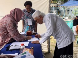 Nyoblos di Rembang, Gus Mus Harap Pemimpin yang Terpilih Ngerti Rakyatnya