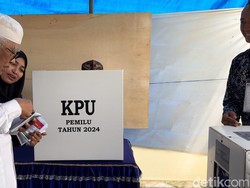 Momen Lembar Surat Suara Pilpres Milik Gus Mus Ketlisut Usai Nyoblos