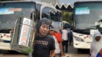 Kocaknya Komeng Saat Makan Pecel Lele hingga Bakso Kaki Lima