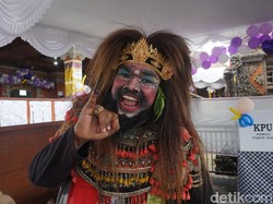 Menyaksikan Lakon Kesenian Arja-Calonarang Sambil Nyoblos di TPS Mengwi