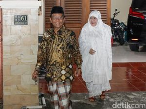 Lihat Lagi Momen Mahfud Salat Subuh Bareng Istri Sebelum Nyoblos Lihat Lagi Momen Mahfud Salat Subuh Bareng Istri Sebelum Nyoblos