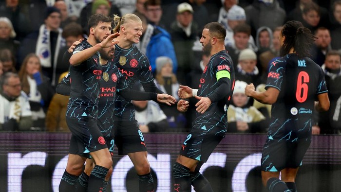 Soccer Football - Champions League - Round of 16 - First Leg - FC Copenhagen v Manchester City - Parken, Copenhagen, Denmark - February 13, 2024 Manchester Citys Bernardo Silva celebrates scoring their second goal with Erling Braut Haaland, Kyle Walker and Ruben Dias Action Images via Reuters/Matthew Childs