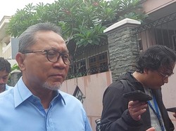 Zulhas Nyoblos di TPS 179 Cipinang Muara bersama Istri dan Anak