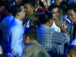 Prabowo dan Gibran Saling Hormat Usai Pidato di Istora Senayan