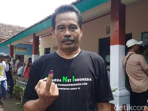 Nyoblos di TPS Kudus, Nurhadi Dildo Diteriaki Capres Guyonan Nyoblos di TPS Kudus, Nurhadi Dildo Diteriaki Capres Guyonan