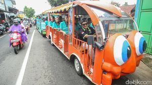ODGJ Dikawal Iron Man dan Naik Odong-odong ke TPS