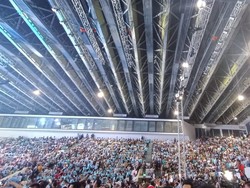 Istora Senayan Membiru Jelang Pidato Prabowo-Gibran