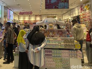 Padatnya Ambarrukmo Plaza oleh Pengunjung yang Berburu Promo Pemilu Padatnya Ambarrukmo Plaza oleh Pengunjung yang Berburu Promo Pemilu