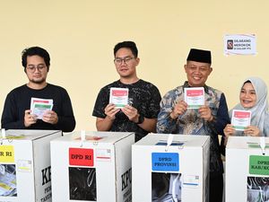 Bupati Kebumen Nyoblos Bareng Keluarga di TPS 09 Bumirejo