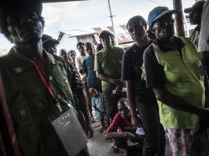 Warga Distrik Agats Antre di Sejumlah TPS