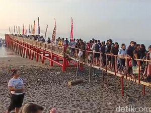 Antusias Mencoblos Pemilu 2024, Penumpang Kapal ke Nusa Penida Membludak Antusias Mencoblos Pemilu 2024, Penumpang Kapal ke Nusa Penida Membludak