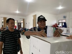 Semangatnya Para Penyandang Tuna Netra Mencoblos di Medan