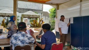 Penghitungan Surat Suara di TPS Bobby Nasution Diulang