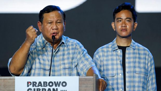Indonesia's Defence Minister and leading Presidential candidate Prabowo Subianto delivers his speech as his running mate Gibran Rakabuming Raka, the eldest son of Indonesian President Joko Widodo and current Surakarta's Mayor, stands, as they claim victory after unofficial vote counts during an event to watch the results of the general election in Jakarta, Indonesia, February 14, 2024. REUTERS/Willy Kurniawan