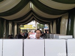 Pj Walkot Banda Aceh Nyoblos di TPS 1 Kampung Baru