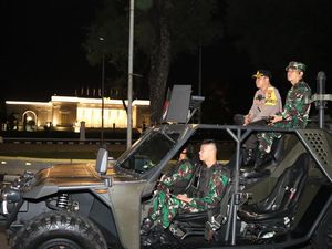 TNI-Polri Gelar Patroli Skala Besar di Jakpus Jelang Pencoblosan TNI-Polri Gelar Patroli Skala Besar di Jakpus Jelang Pencoblosan