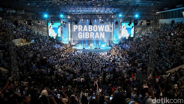 Potret Istora Senayan Membiru Saat Pidato Prabowo-Gibran