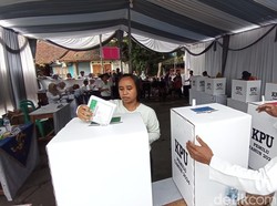 Antusias Warga Kampung Naga Gunakan Hak Pilih di Pemilu 2024