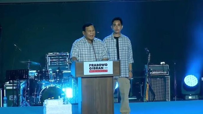 Prabowo Subianto dan Gibran Rakabuming Raka di Istora Senayan. (YouTube Waktunya Indonesia Maju)