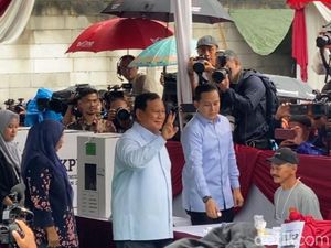 Prabowo Nyoblos-Pamer 2 Jari Dicelup Tinta