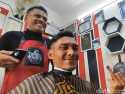 Pria Ini Sediakan Cukur Rambut Gratis untuk Warga Usai Nyoblos