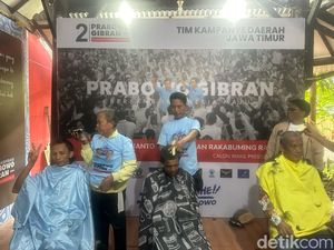 Relawan Jatim Cukur Gundul Syukuri Prabowo-Gibran Unggul di Quick Count Relawan Jatim Cukur Gundul Syukuri Prabowo-Gibran Unggul di Quick Count