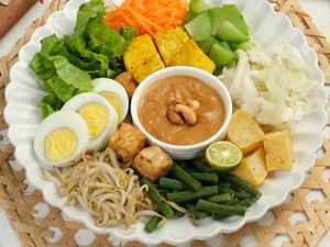 Resep Gado-gado Siram yang Isiannya Sayuran Komplet Resep Gado-gado Siram yang Isiannya Sayuran Komplet