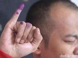 Semangat Rudini Mencoblos di Tengah Keterbatasan