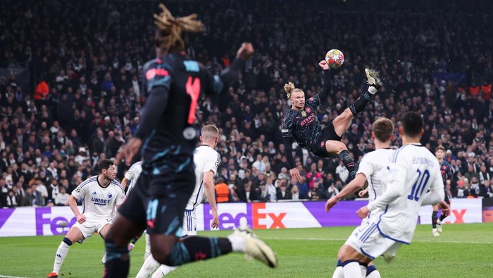 COPENHAGEN, DENMARK - FEBRUARY 13: Erling Haaland of Manchester City attempts an overhead kick  during the UEFA Champions League 2023/24 round of 16 first leg match between F.C. Copenhagen and Manchester City at Parken Stadium on February 13, 2024 in Copenhagen, Denmark. (Photo by Alex Livesey - Danehouse/Getty Images)