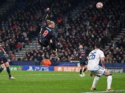 Salto Keren Erling Haaland Ini Kurangnya Cuma Satu... Tidak Gol