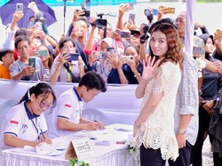 Gaya Selvi Ananda & Iriana Jokowi Saat Nyoblos