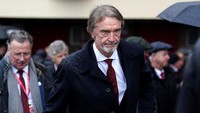 Jika MU degradasi nanti, maka bakal jadi pukulan telak buat pemilik barunya Sir Jim Ratcliffe. Baru jadi pemilik Setan Merah tapi masa sudah turun kasta? (Getty Images)