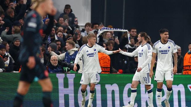 Soccer Football - Champions League - Round of 16 - First Leg - FC Copenhagen v Manchester City - Parken, Copenhagen, Denmark - February 13, 2024 FC Copenhagen's Magnus Mattsson celebrates scoring their first goal with Rasmus Falk Action Images via Reuters/Matthew Childs