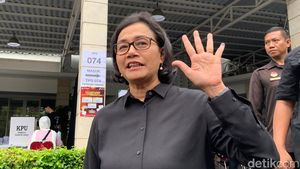 Gaya Menteri Ekonomi Jokowi Nyoblos: Pakai Kemeja Hitam hingga Biru Muda