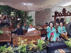 Alunan Gamelan Iringi Coblosan di TPS 46 Kampung Gebang Solo
