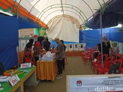 Pemilih di TPS 16 Turikale Maros Menunggu Sejam gegara Logistik Telat Datang