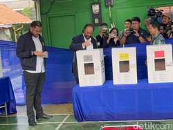 Surya Paloh-Prananda Nyoblos di TPS 08 Permata Hijau Jaksel