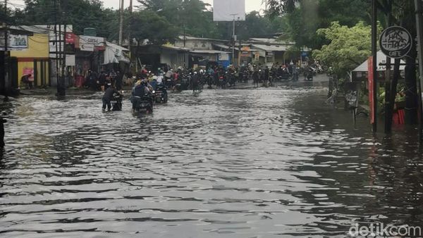 Terkini! Foto-foto Banjir di Puri Beta