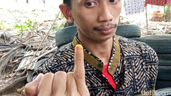 Potret Penggunaan Tinta Kunyit di Kampung Benda Kerep Cirebon