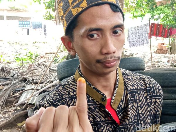 Potret Penggunaan Tinta Kunyit di Kampung Benda Kerep Cirebon