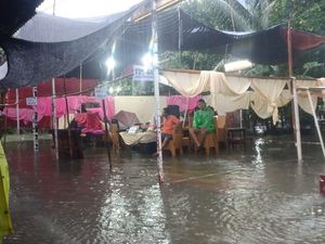 Diguyur Hujan Lebat, 34 TPS di Jakarta Tergenang Diguyur Hujan Lebat, 34 TPS di Jakarta Tergenang
