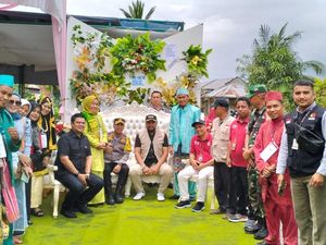 TPS di Pekanbaru Pakai Konsep Pengantin, Petugas Pakai Baju Hajatan TPS di Pekanbaru Pakai Konsep Pengantin, Petugas Pakai Baju Hajatan