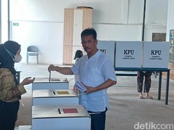 Walkot Batam Muhammad Rudi Nyoblos di TPS 33, Beri Pesan Ini ke Warganya